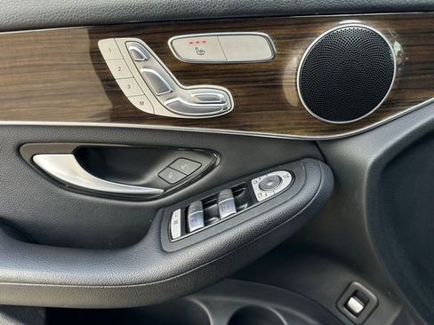 Used 2021 Mercedes-Benz GLC 300 4MATIC image 15