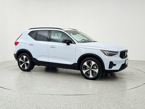Certified 2026 Volvo XC40 B5 Plus AWD/4WD image 3