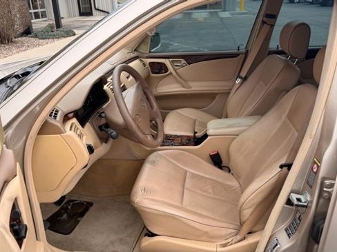 Used 2000 Mercedes-Benz E 320 Sedan image 10