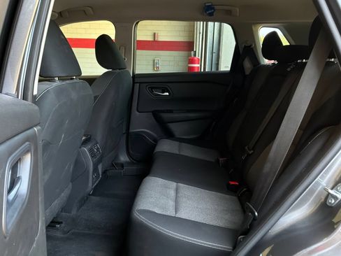 Used 2025 Nissan Rogue SV FWD image 12