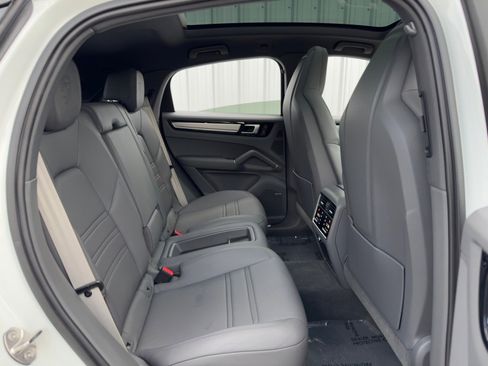 Used 2023 Porsche Cayenne E-Hybrid image 46