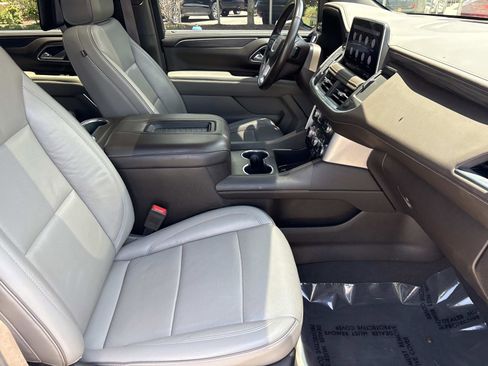 Used 2021 GMC Yukon XL SLT w/ Rear Media and Nav Package AWD/4WD image 36