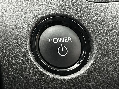 Used 2025 Toyota Camry SE image 19