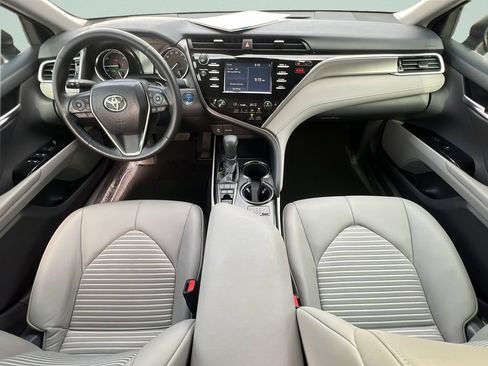 Used 2018 Toyota Camry SE FWD image 10