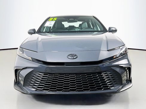 Used 2025 Toyota Camry SE FWD image 11