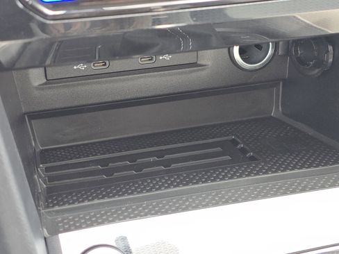 New 2026 Volkswagen Taos SE FWD image 9