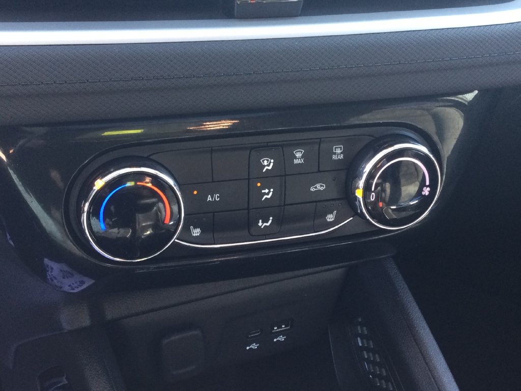 Used 2024 Chevrolet TrailBlazer LT w/ LT Cold Weather Package FWD image 21