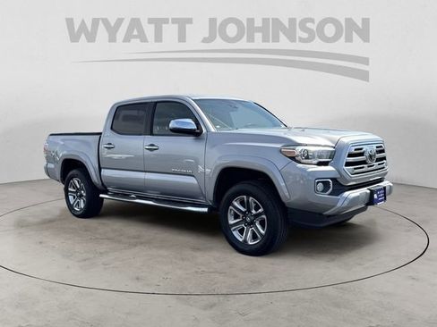 Used 2019 Toyota Tacoma Limited image 7