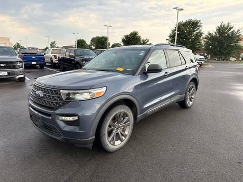 Used 2021 Ford Explorer XLT w/ Equipment Group 202A AWD/4WD image 3