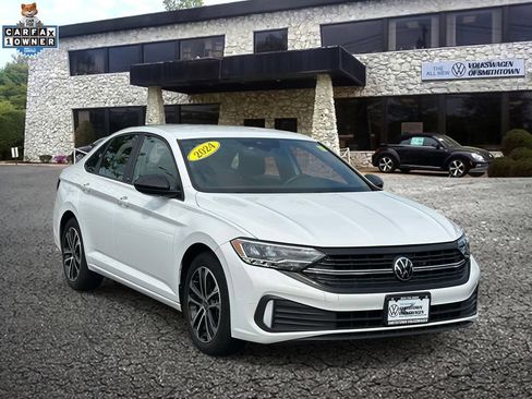 Used 2024 Volkswagen Jetta Sport FWD image 2