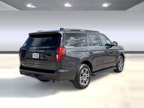 Used 2025 Ford Expedition Active image 8