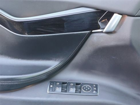 Used 2018 Tesla Model X 75D image 39