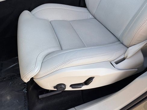 Certified 2023 Volvo XC60 B5 Ultimate w/ Climate Package image 25