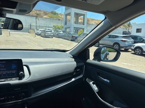 Used 2025 Nissan Rogue SV FWD image 37