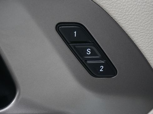 Used 2018 Chrysler Pacifica Limited FWD image 18