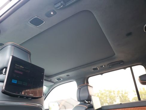 Used 2022 Jeep Grand Wagoneer Series III w/ Rear Seat Video Group 1 AWD/4WD image 45