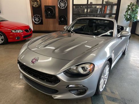 Used 2017 FIAT 124 Spider Lusso RWD image 3