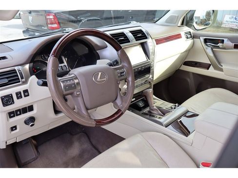 Used 2017 Lexus GX 460 image 15