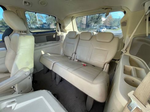 Used 2010 Volkswagen Routan SEL FWD image 31