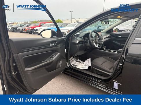 Used 2024 Nissan Altima 2.5 SV FWD image 18