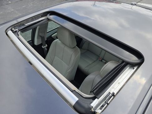 Used 2014 Toyota Avalon XLE Touring FWD image 2