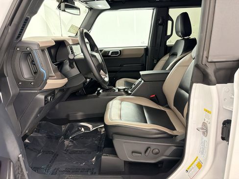 Used 2024 Ford Bronco Wildtrak image 5