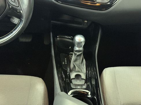 Used 2019 Toyota C-HR XLE FWD image 17