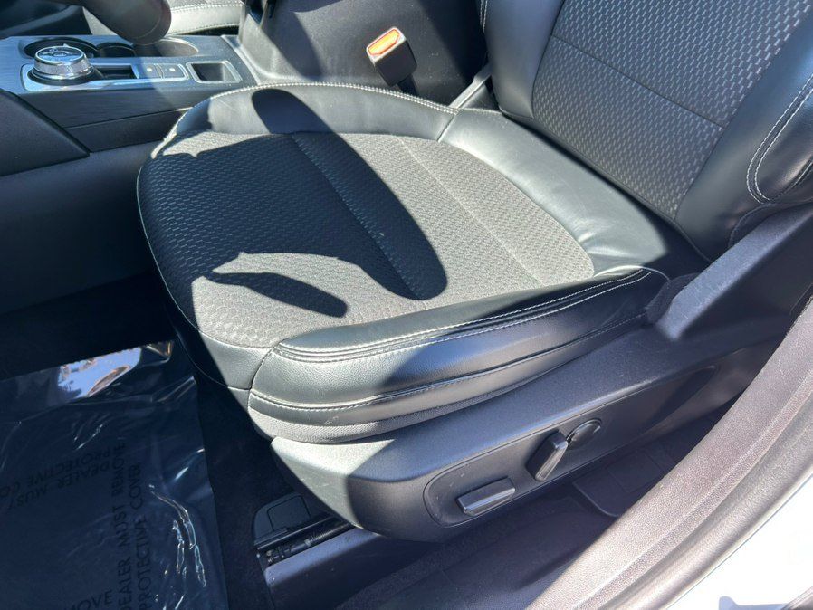 Used 2023 Ford Escape SE FWD image 14