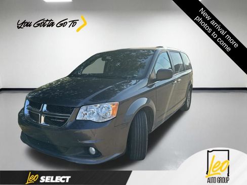 Used 2019 Dodge Grand Caravan SXT FWD image 1