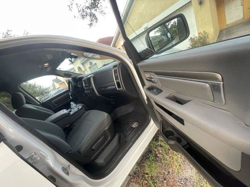 Used 2018 RAM 1500 Classic SLT RWD image 17