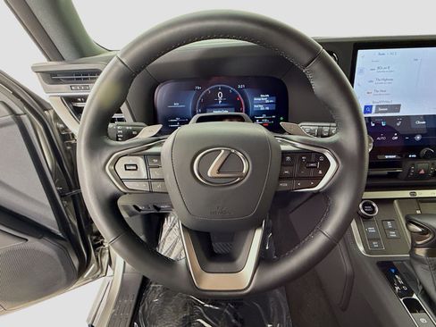 Used 2025 Lexus GX 550 w/ Cold Area Package AWD/4WD image 11