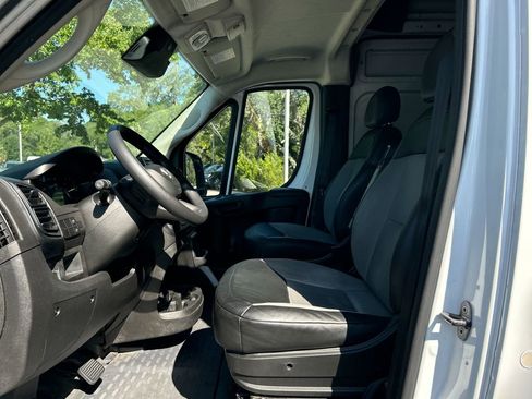 Used 2023 RAM ProMaster 2500 FWD image 10