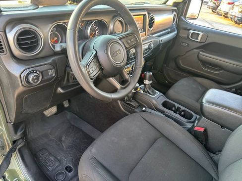 Used 2023 Jeep Gladiator Sport image 15