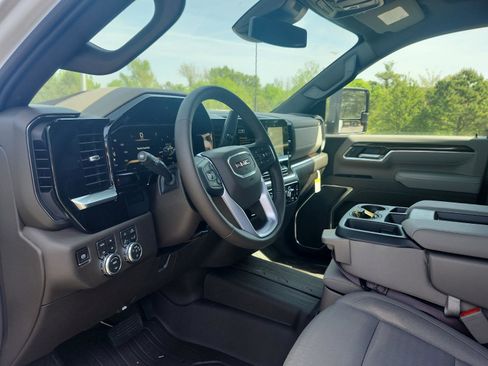 New 2026 GMC Sierra 2500 SLE w/ SLE Value Package; image 12