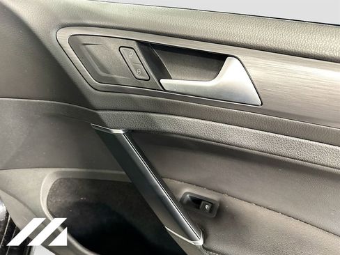 Used 2018 Volkswagen Golf SE FWD image 30