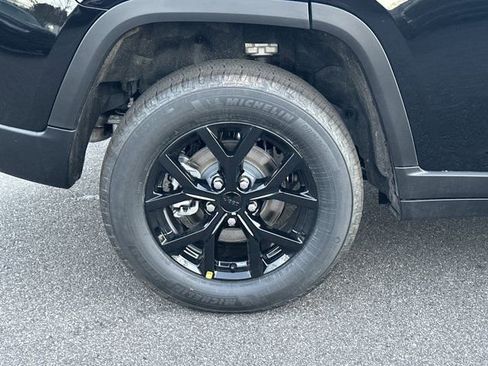 New 2026 Jeep Grand Cherokee Altitude image 18