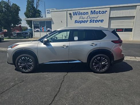 Used 2024 Nissan Rogue Platinum w/ Platinum Premium Package AWD/4WD image 8