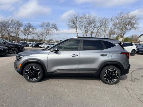 Used 2024 Kia Seltos SX w/ SX Sunroof Package image 3