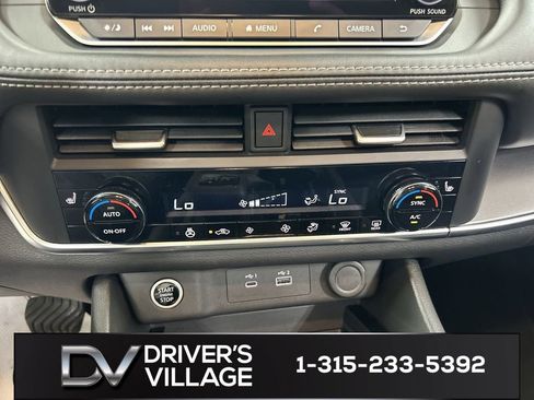 Used 2023 Nissan Rogue SV w/ SV Premium B Package AWD/4WD image 16