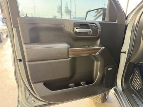 Used 2021 Chevrolet Silverado 1500 LT Trail Boss w/ Convenience Package II image 9