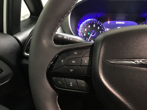 Used 2024 Chrysler Pacifica Limited w/ S Appearance Package image 39