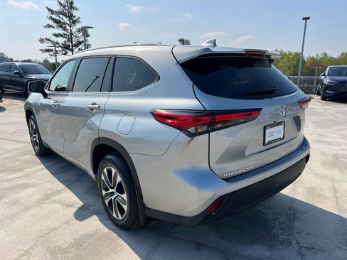 Used 2023 Toyota Highlander XLE FWD image 7