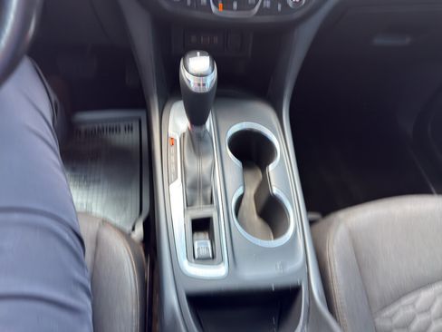 Used 2020 Chevrolet Equinox LT FWD image 16