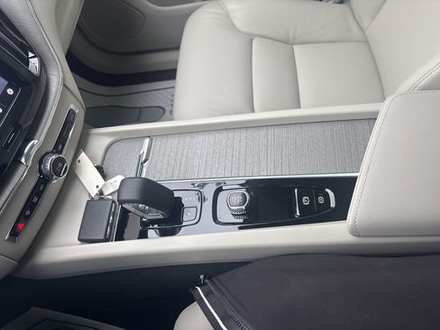 Used 2025 Volvo XC60 T8 Plus w/ Protection Package Premier image 32