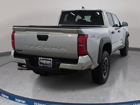 Certified 2024 Toyota Tacoma TRD Off-Road AWD/4WD image 5
