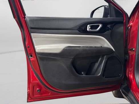 Used 2025 Jeep Compass Limited image 15