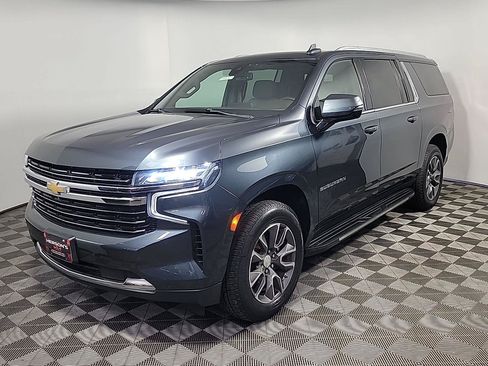Used 2021 Chevrolet Suburban LT w/ LT Signature Package AWD/4WD image 13