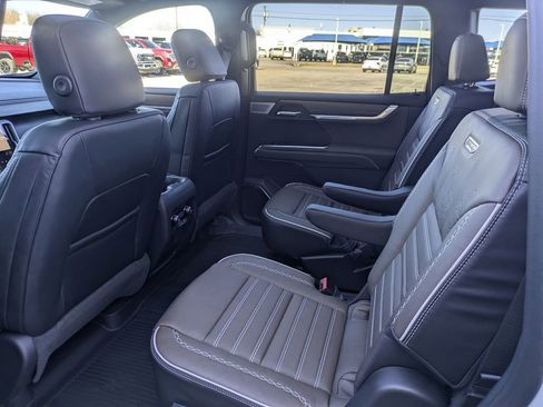 New 2026 GMC Acadia Denali Ultimate w/ LPO, Floor Liner Package AWD/4WD image 30