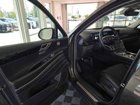 Used 2025 Genesis GV80 2.5T Standard AWD/4WD image 32