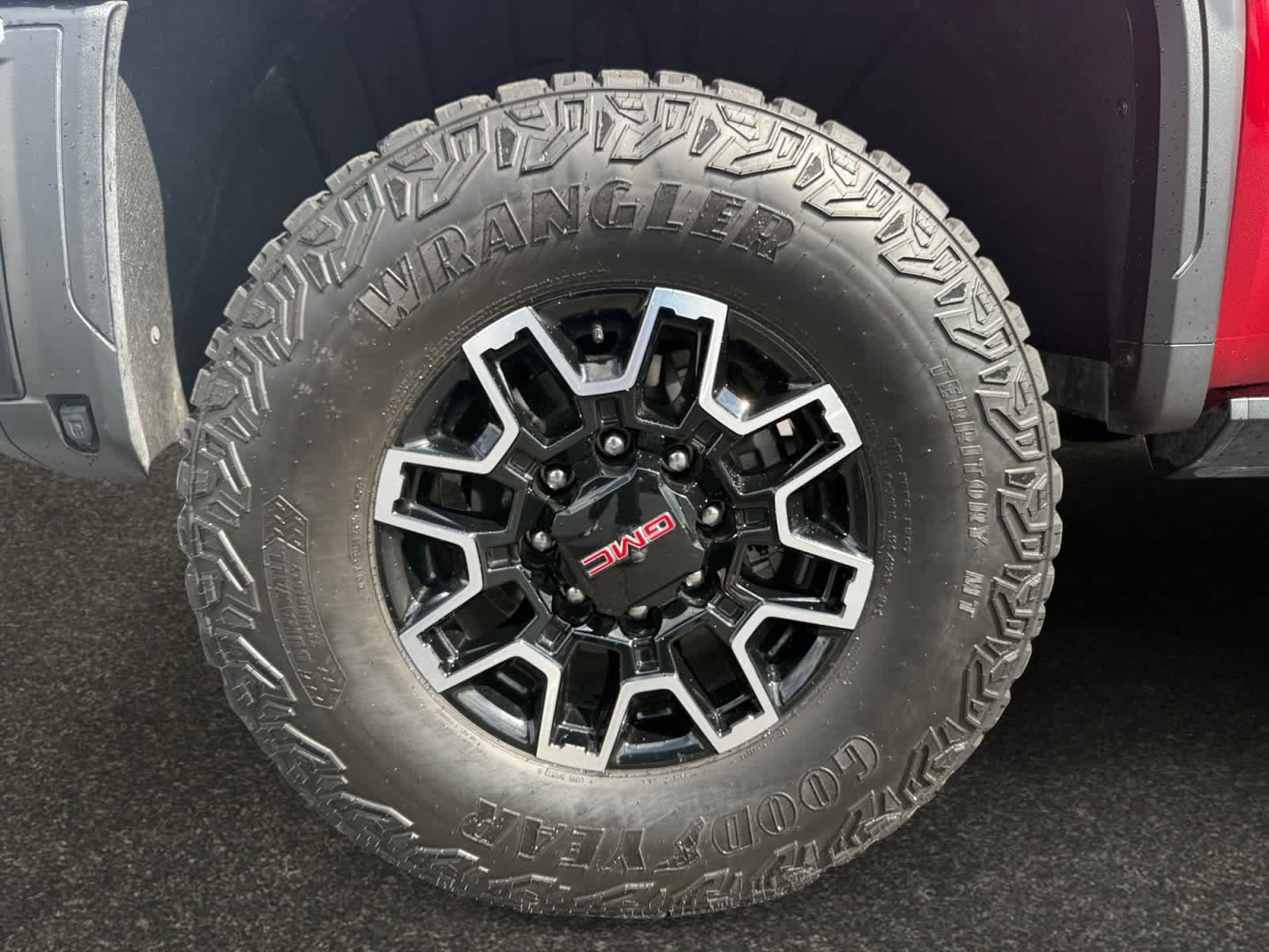 Used 2025 GMC Sierra 2500 AT4X AWD/4WD image 10
